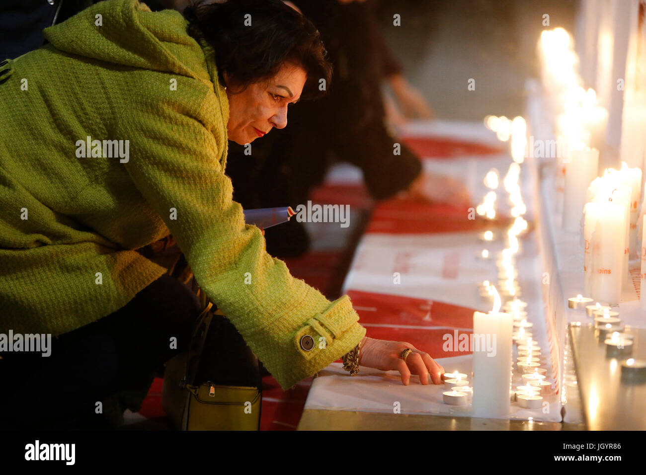 La Nuit des TŽmoins, Vigil für die heutige christliche Märtyrer, in der Kathedrale von Notre Dame, Paris. Frankreich. Stockfoto