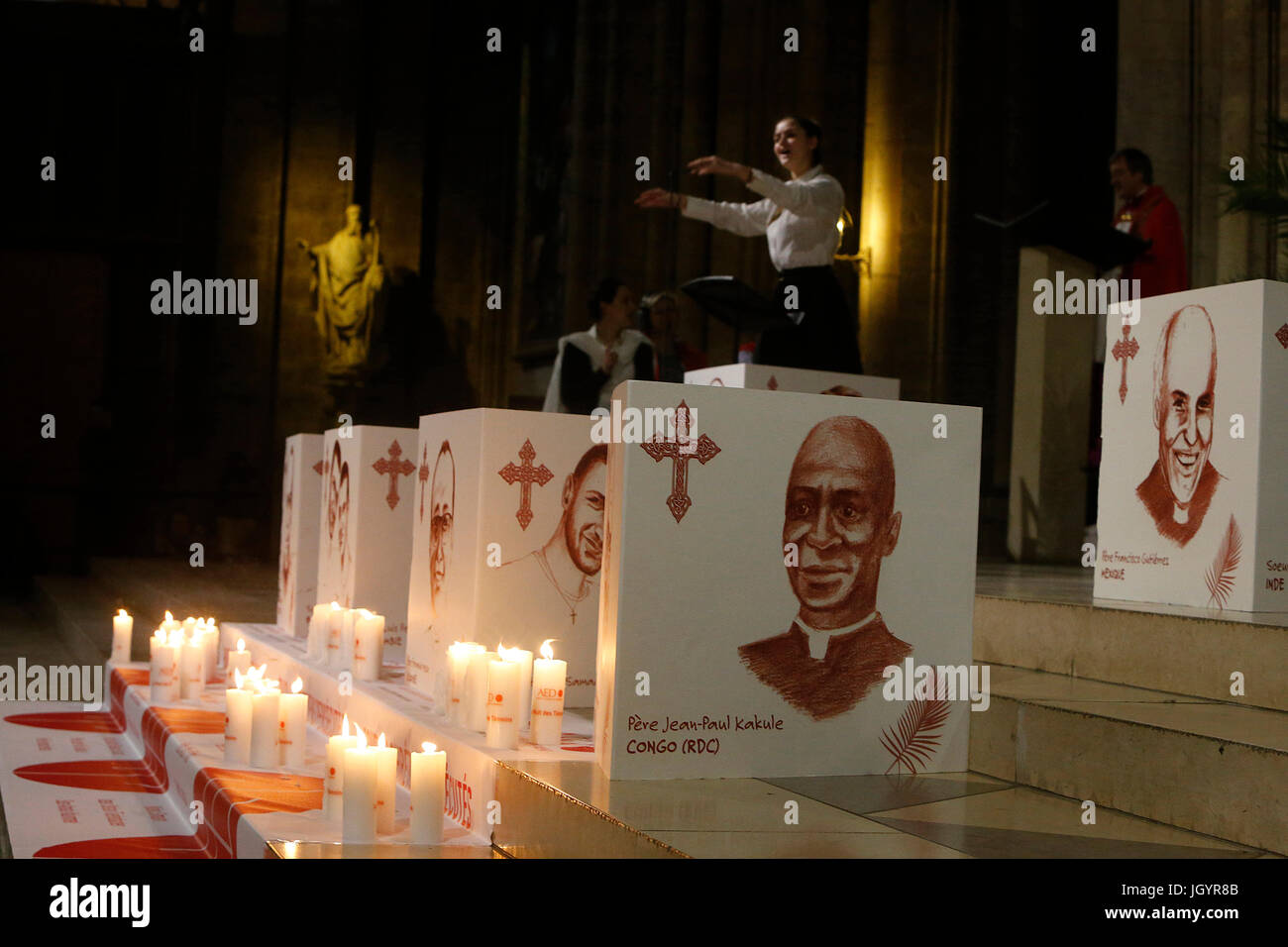 La Nuit des TŽmoins, Vigil für die heutige christliche Märtyrer, in der Kathedrale von Notre Dame, Paris. Frankreich. Stockfoto