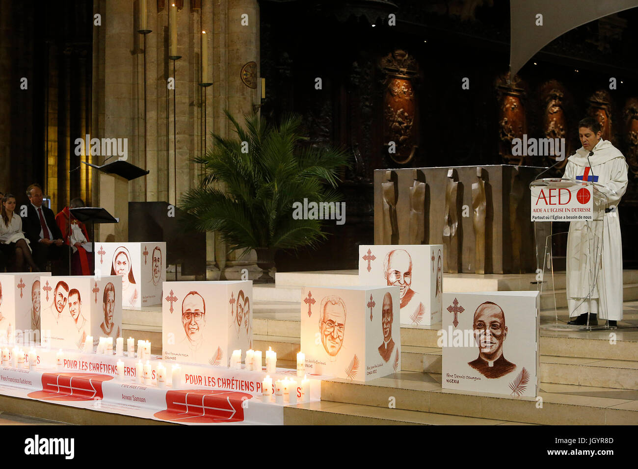 La Nuit des TŽmoins, Vigil für die heutige christliche Märtyrer, in der Kathedrale von Notre Dame, Paris. Frankreich. Stockfoto