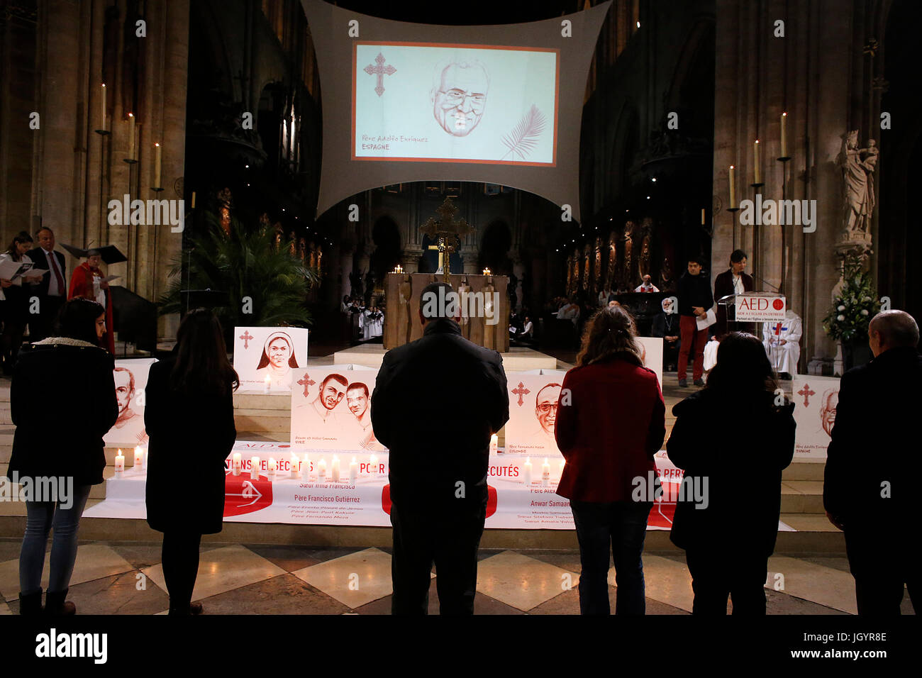 La Nuit des TŽmoins, Vigil für die heutige christliche Märtyrer, in der Kathedrale von Notre Dame, Paris. Frankreich. Stockfoto