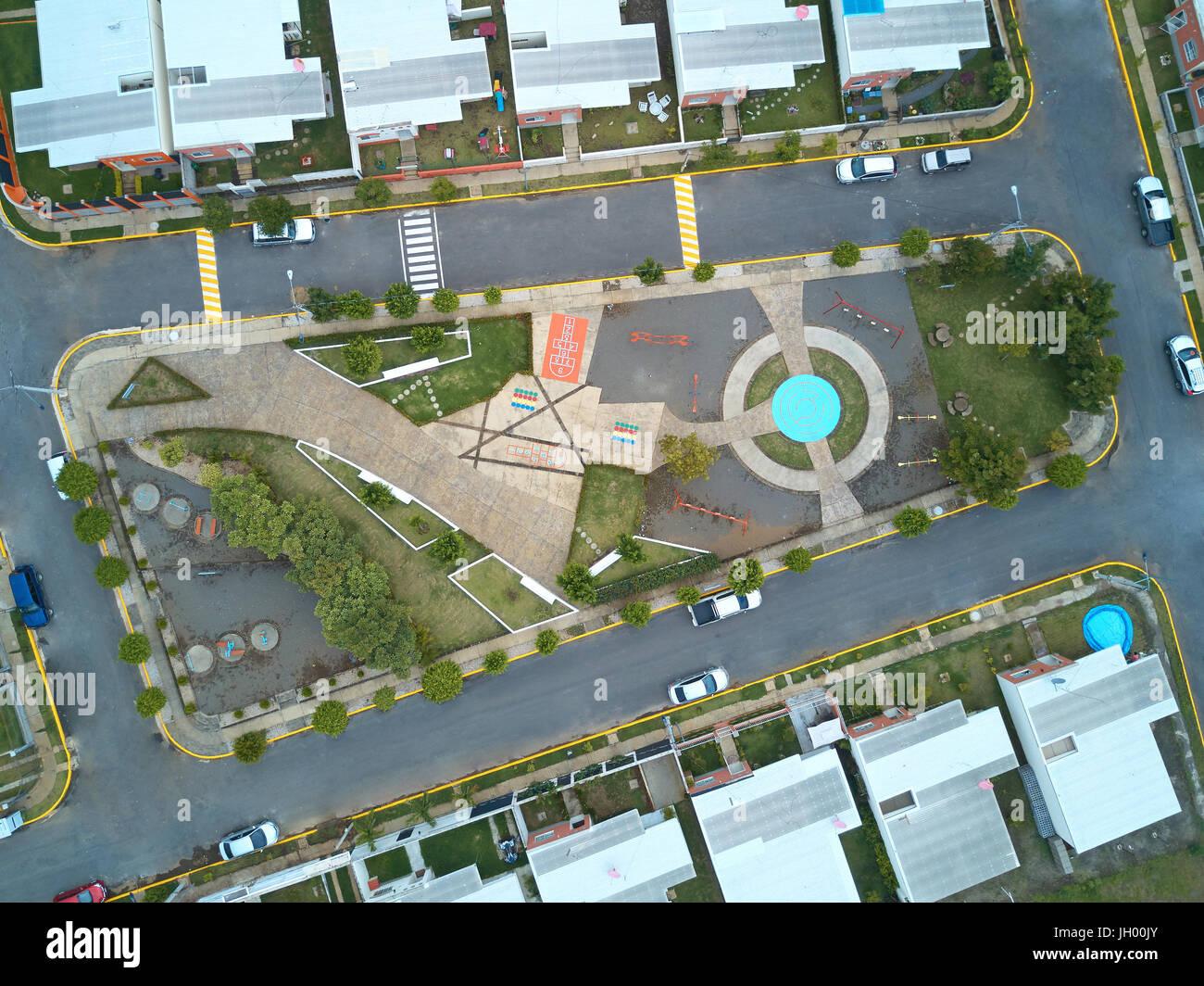 Park für spielende Kinder oben Draufsicht in Wohnhäusern Bereich Stockfoto