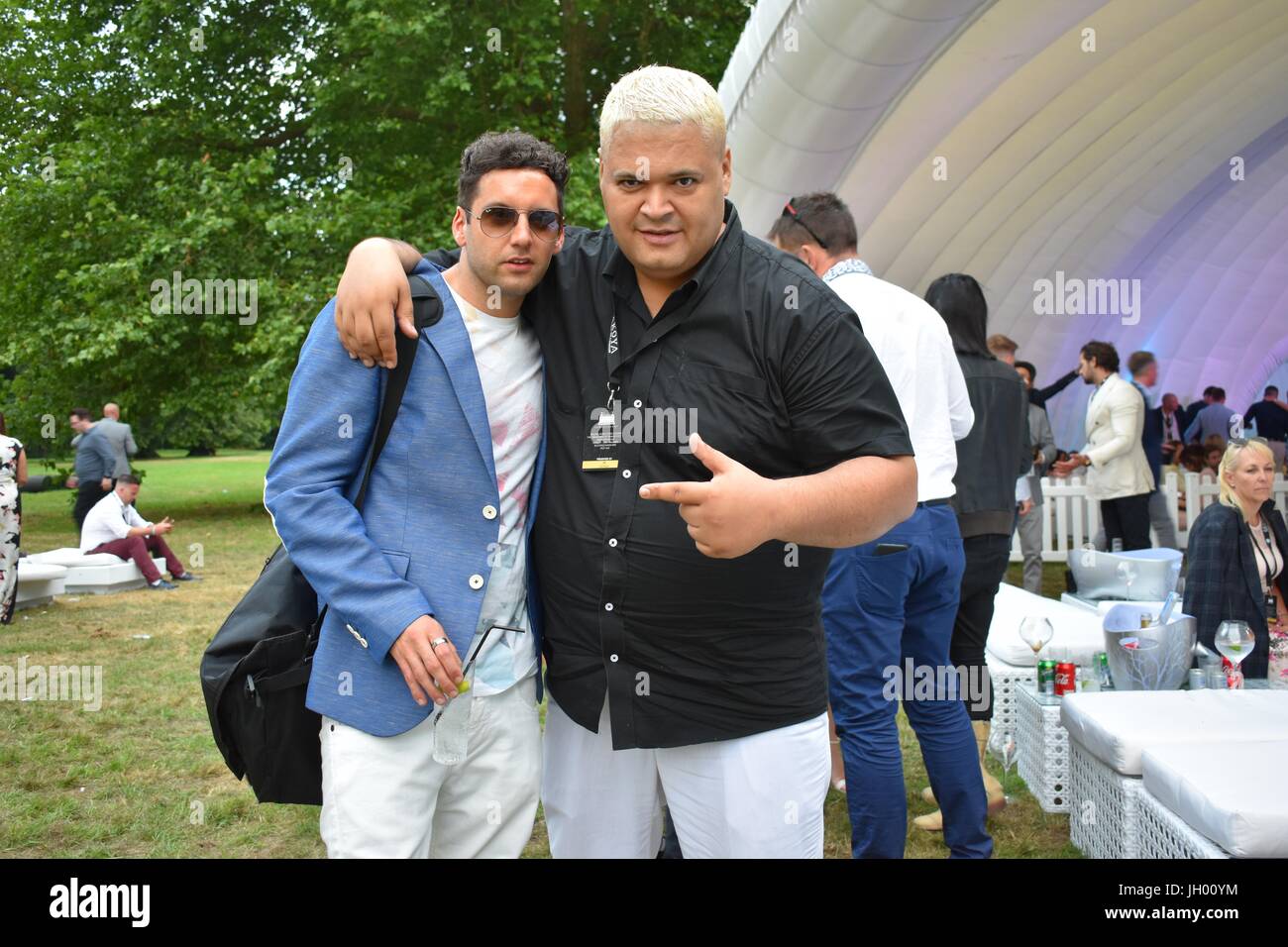 Celebrity BigBrother Heavy D & Gast-DJ auf Akoya Gartenparty am Henley Royal Regatta 2017 Stockfoto
