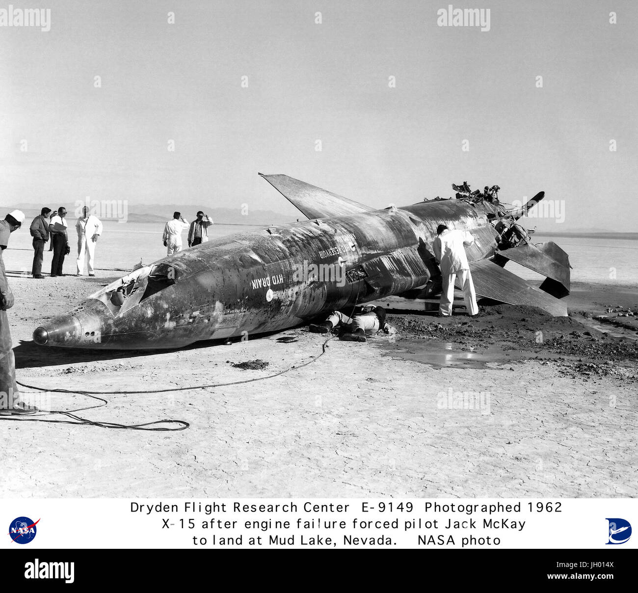 Am 9. November 1962 gezwungen ein Motorschaden Jack McKay, ein NASA-Forschung-Pilot zu einer Notlandung auf Mud Lake, Nevada, in die zweite x-15 (56-6671); sein Fahrwerk brach und die x-15 umgedreht auf dem Rücken. McKay wurde umgehend von einer Luftwaffe Ärzteteam stehen in der Nähe von Startplatz gerettet und schließlich erholt, um die x-15 wieder fliegen. Aber seine Verletzungen, ernster als auf den ersten Gedanken, schließlich gezwungen seinen Rücktritt von der NASA. Das Flugzeug wurde an den Hersteller zurück geschickt wo es wurden umfangreiche Reparaturen und Modifikationen. Er kehrte nach Edwards im Februar Stockfoto