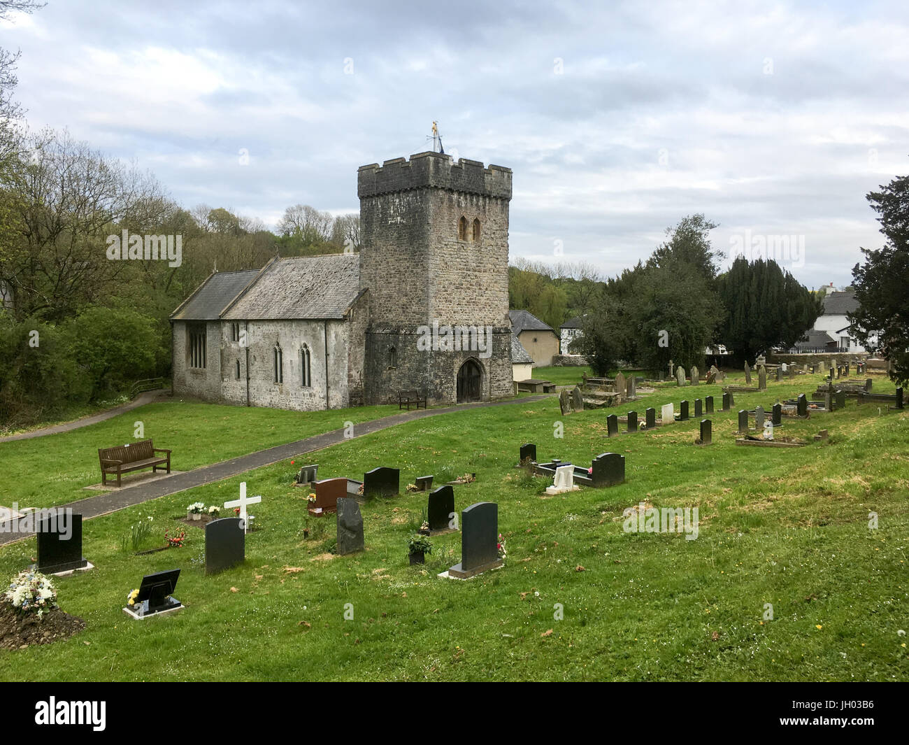 Llancarfan Kirche und Friedhof in Vale of Glamorgan, South Wales, Vereinigtes Königreich. Stockfoto