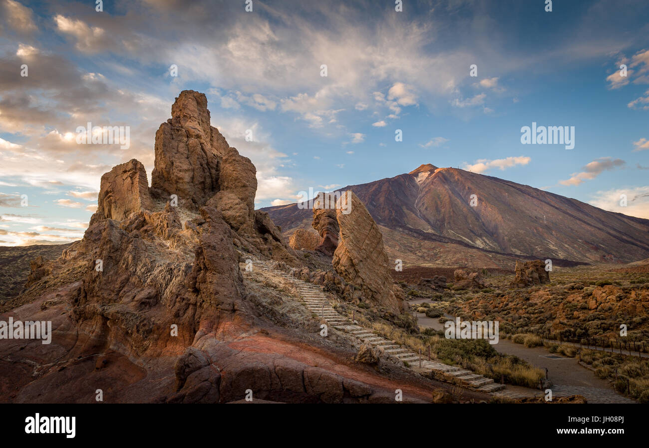 Roques de Garcia und Vulkan Teide Stockfoto