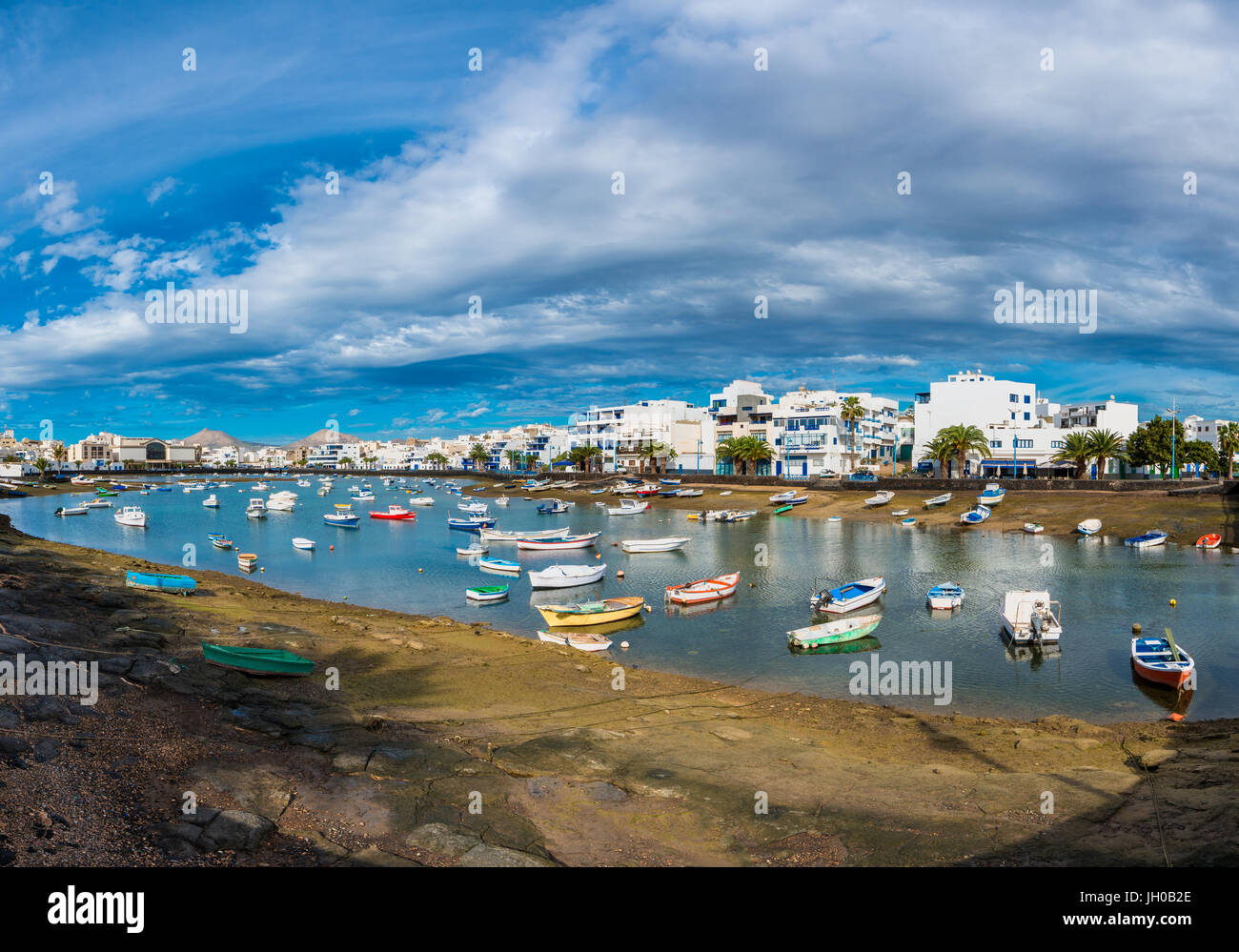 Hafen von Arrecife, Lanzarote, Kanarische Inseln, Spanien bei Ebbe Stockfoto