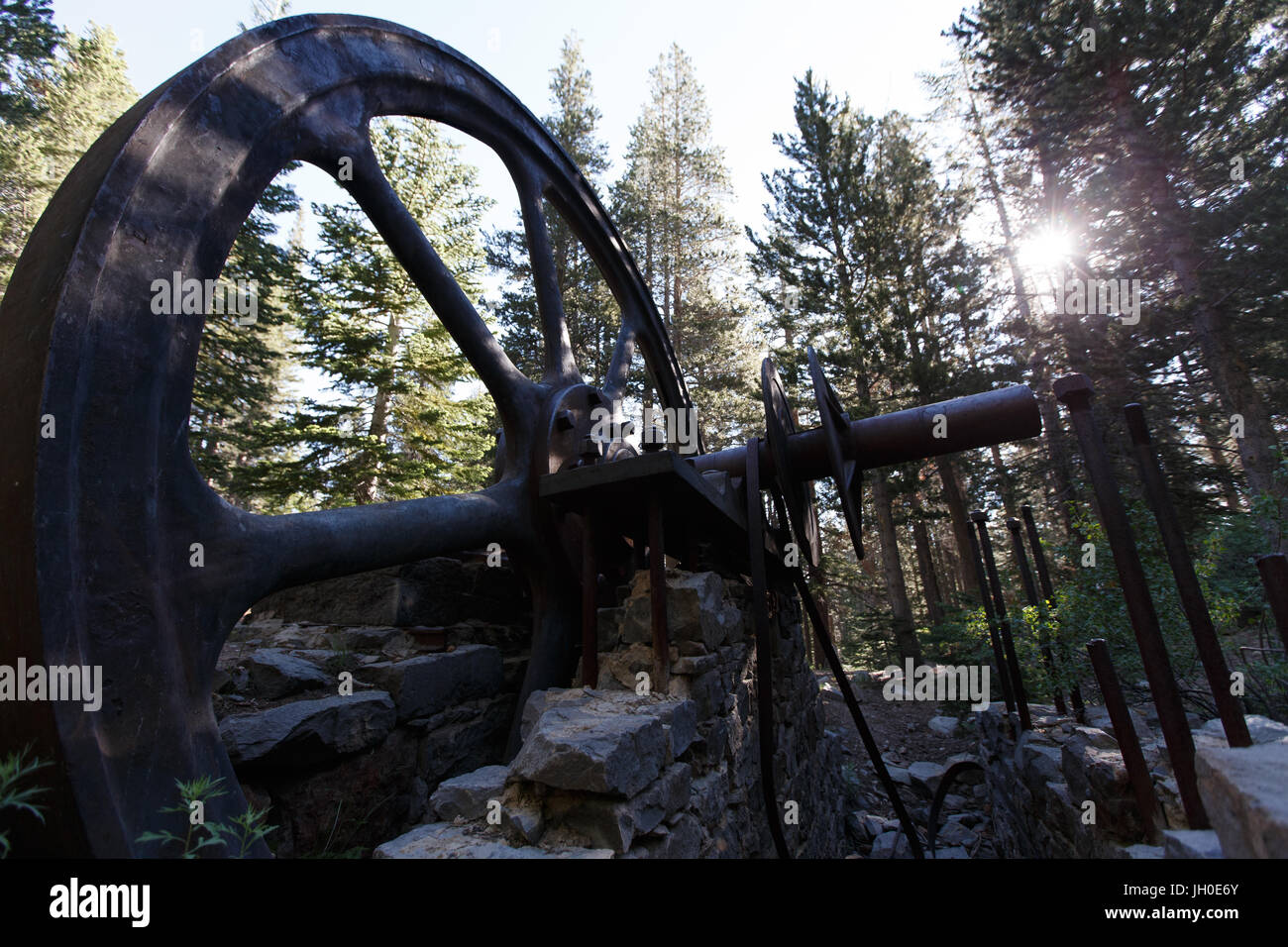 Überreste der Mühle Stadt Stampmill, gold Verarbeitung Mühle errichtet von Bergleuten, die in den 1870er Jahren in Mammoth Lakes, Kalifornien nieder. Stockfoto