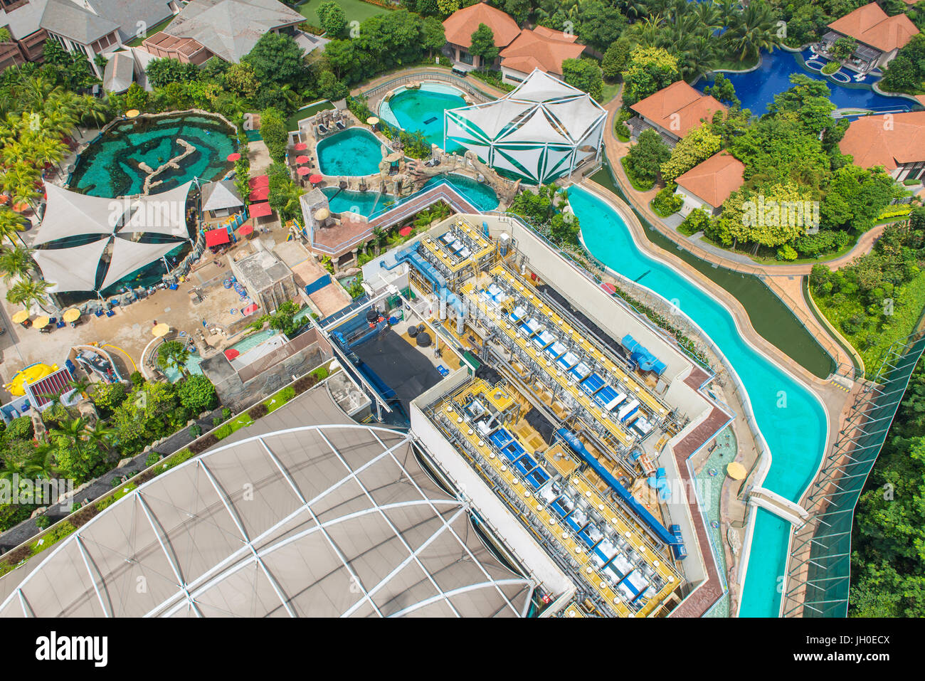Vogelperspektive von Wasseraufbereitungsanlagen Swimming Pool. Stockfoto