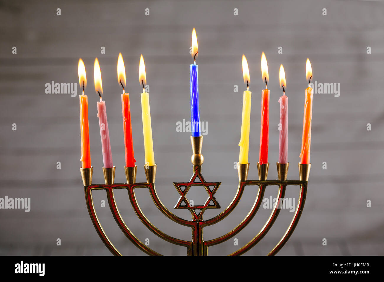 Goldene menora Fotos und Bildmaterial in hoher Auflösung Alamy