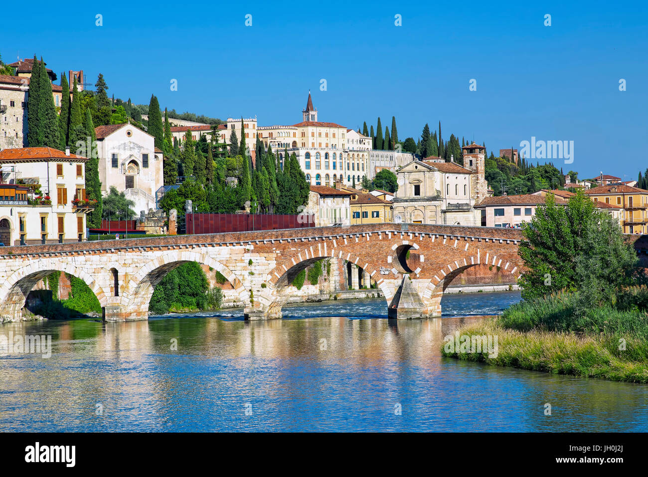 Ponte Pietra auf Etsch, Verona Stockfoto