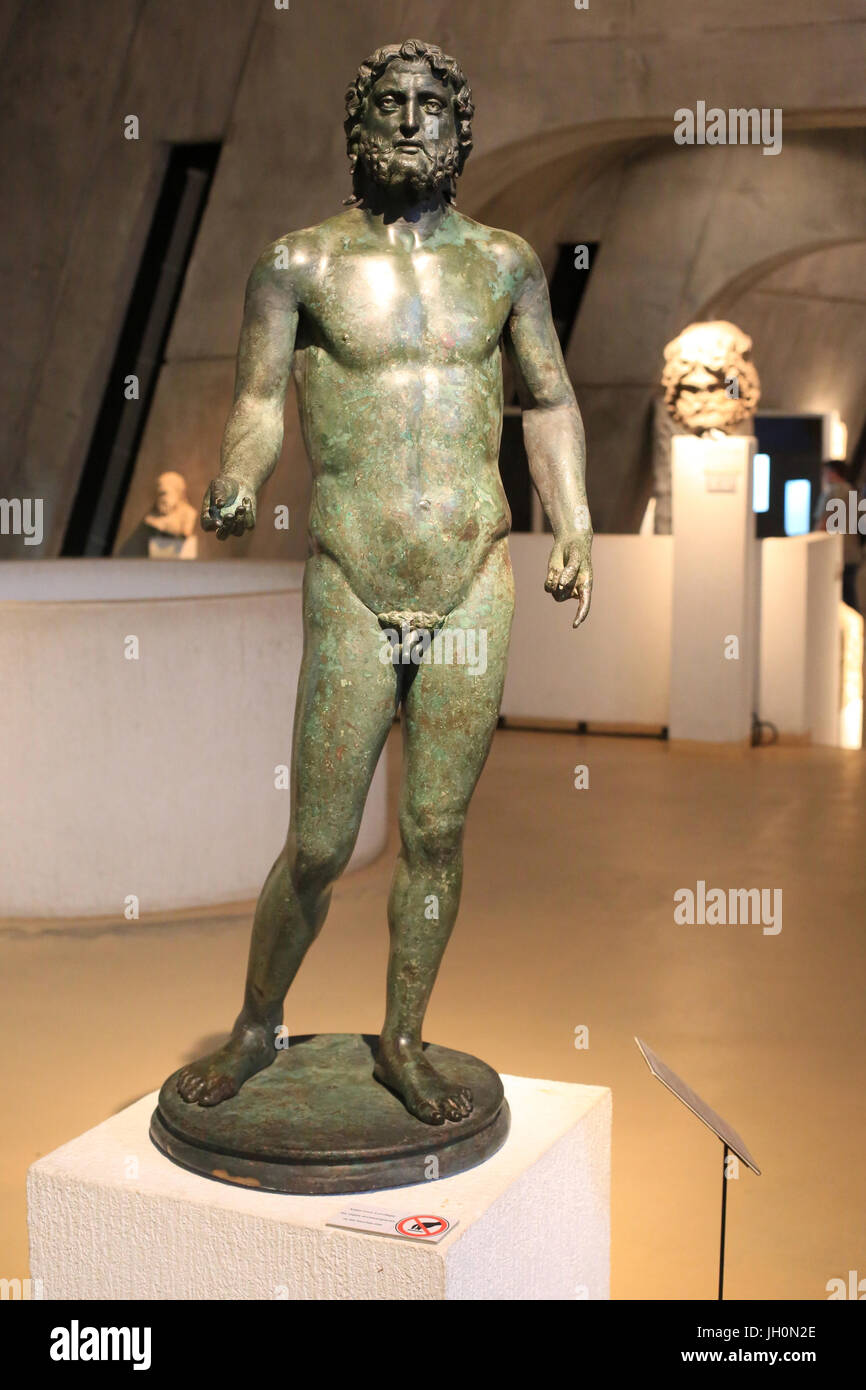 Neptun. Bronze-Statue. 2. Jahrhundert J-C. Museum der Gallo-römischen Zivilisation Fourvi re. Lyon. Frankreich. Stockfoto