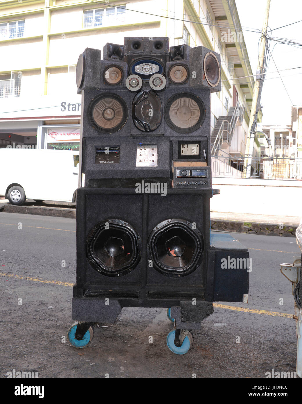 Abspielen von Musik auf den Straßen von St. Vincent & die Grenadinen in der Karibik-Sound-System Stockfoto