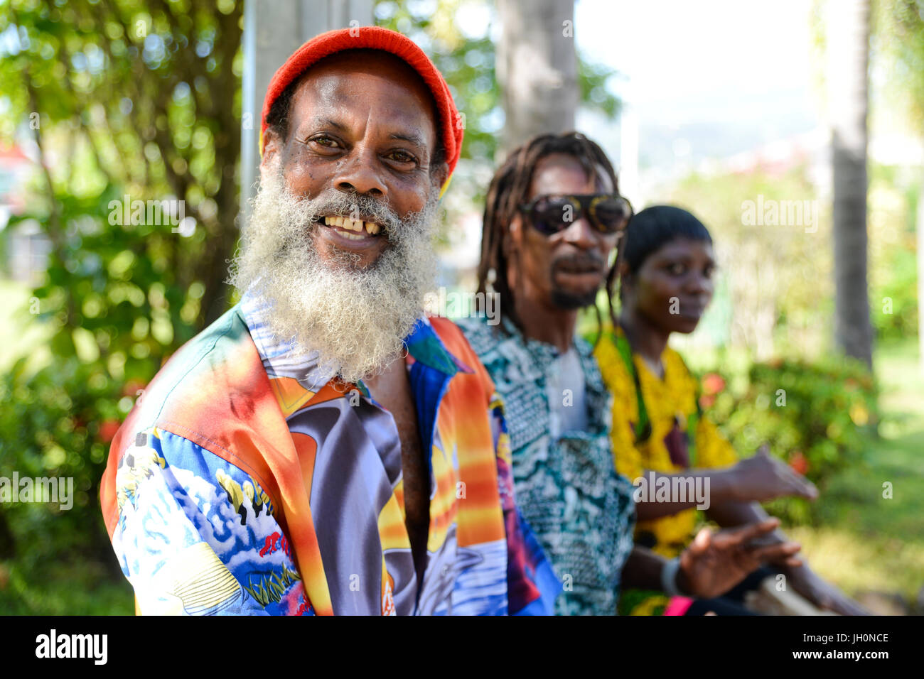 Glücklich Karibik Mann aus St. Vincent & die Grenadinen Reggae Musik für Urlauber Stockfoto