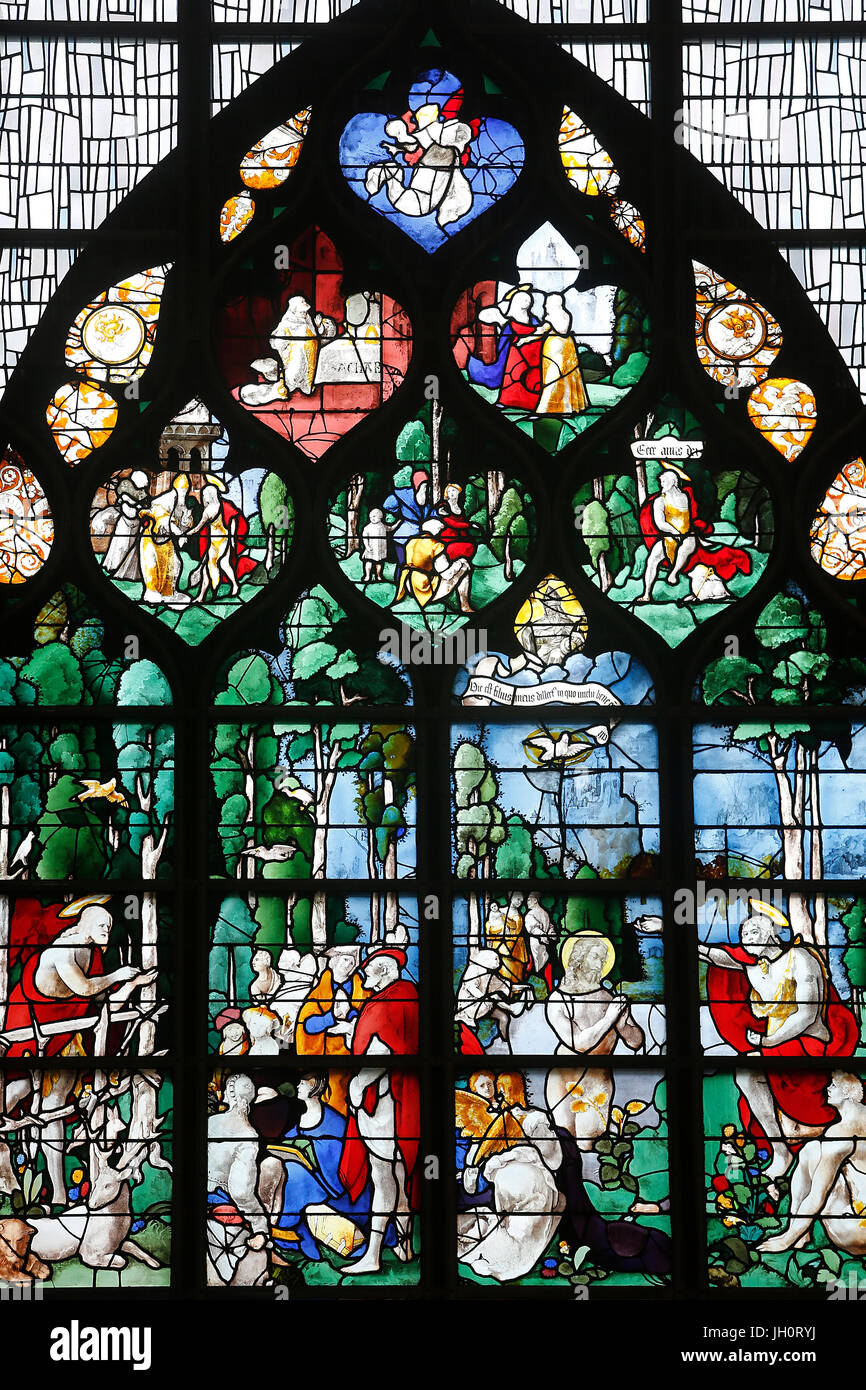 aus dem 16. Jahrhundert Glasfenster in der Nordwand des Saint Joan von Arche Kirche, Rouen gesetzt. Frankreich. Stockfoto