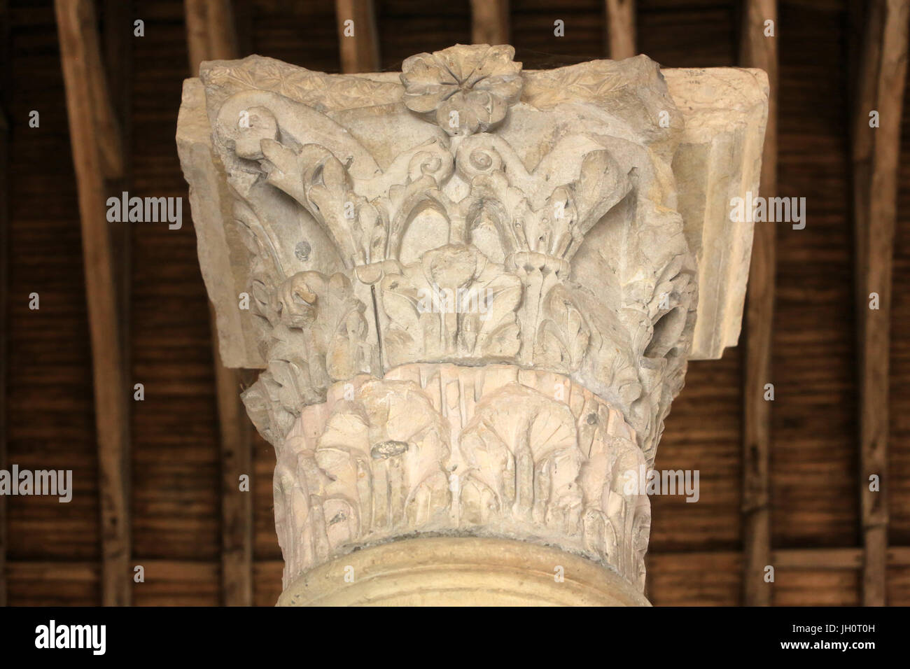 Der Müller der Abtei und der romanische Kapitelle des Chores. Cluny Abtei. 910 wurde Cluny gegründet. Frankreich. Stockfoto