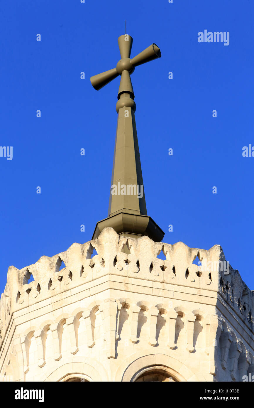 Zu überqueren. Justiz. Zinnen achteckigen Turm. Basilika von Notre-Dame de Fourvi re. Lyon. Stockfoto