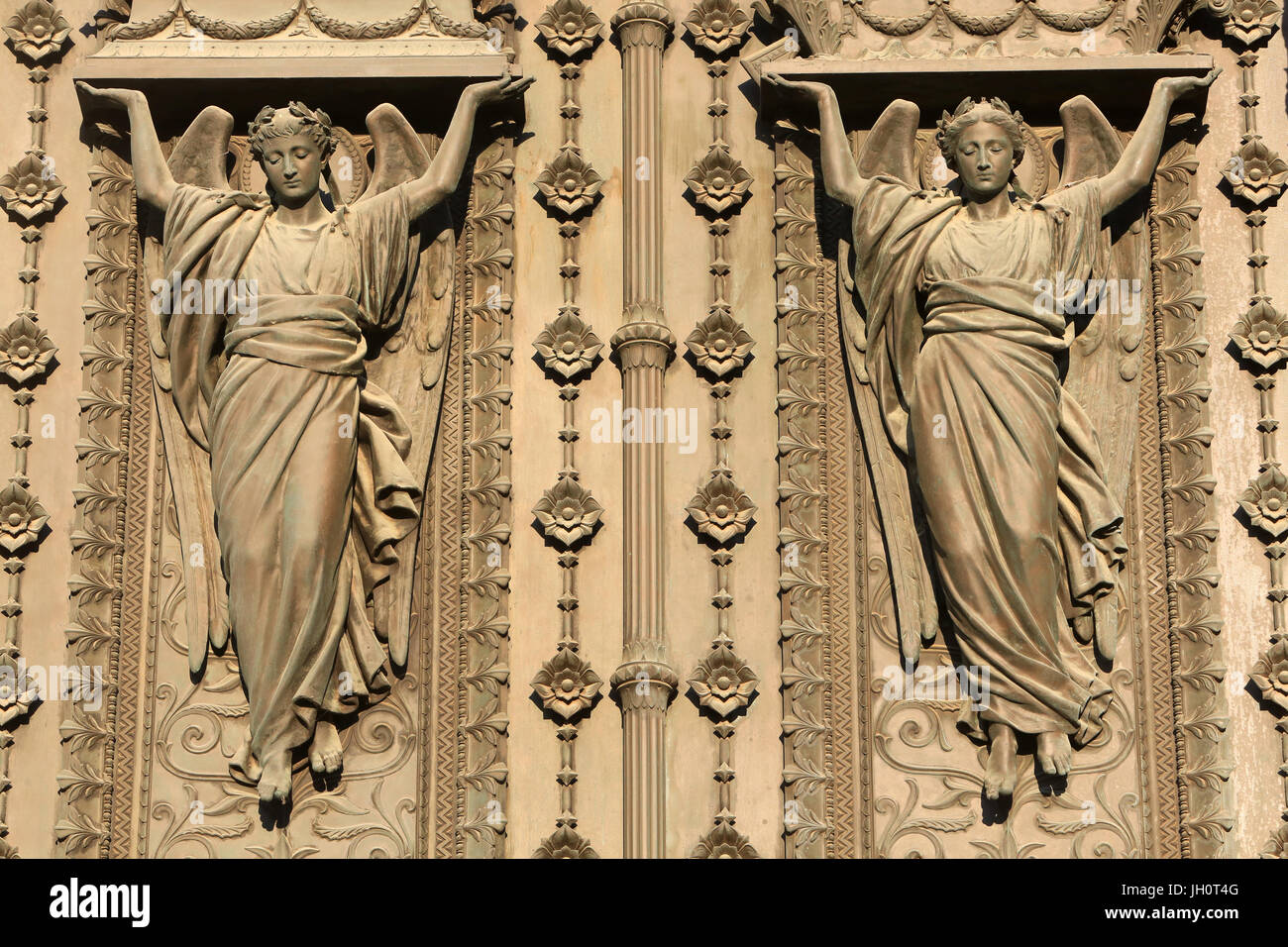 Karyatiden Engel. Bronze-Portal. Basilika von Notre-Dame de Fourvi re. Lyon. Stockfoto