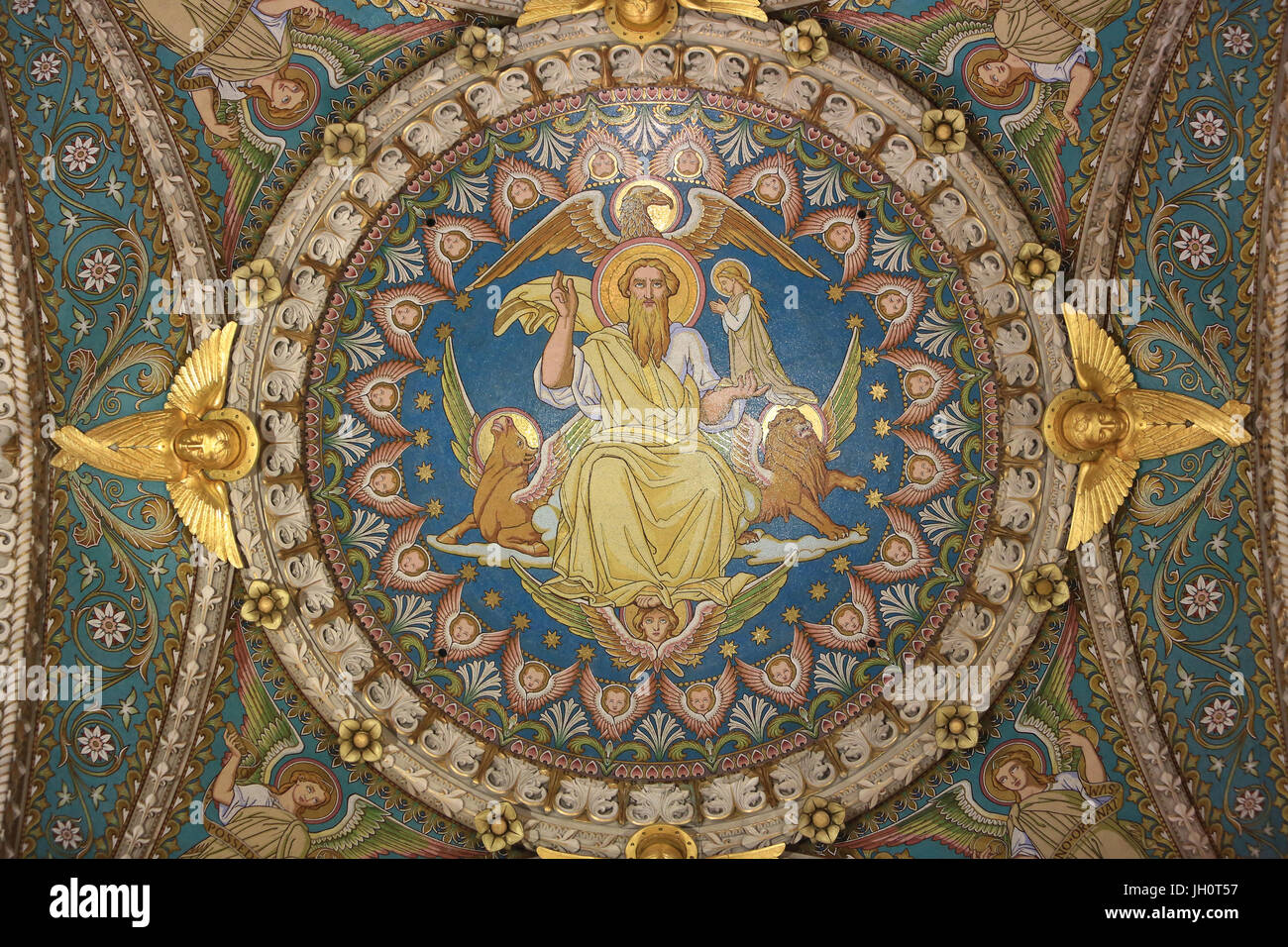 Christ in der Majestät und Tetramorph. Basilika von Notre-Dame de Fourvi re. Lyon. Stockfoto