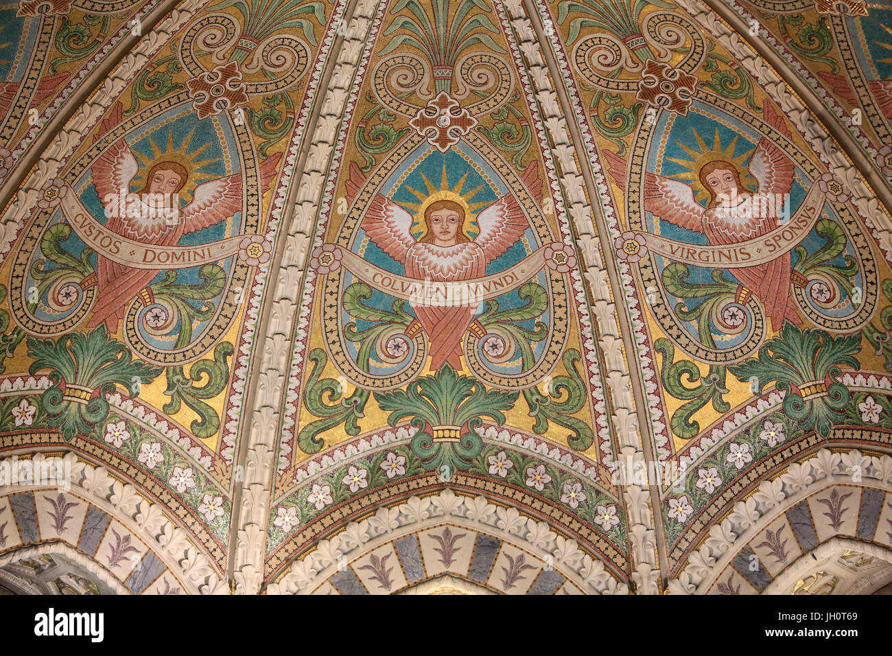 Das Gewölbe des Chores verziert mit Mosaiken, die Seligpreisungen darstellt. Krypta. Kapelle von St. Joseph. Basilika von Notre-Dame de Fourvi re. Lyon. FRA Stockfoto