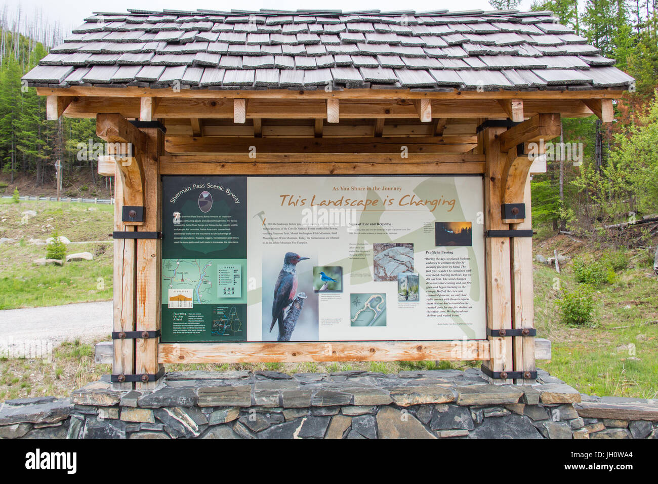 Informations-Display am weißen Bergfeuer übersehen entlang Sherman Pass Scenic Byway (Highway 20), Washington, USA Stockfoto