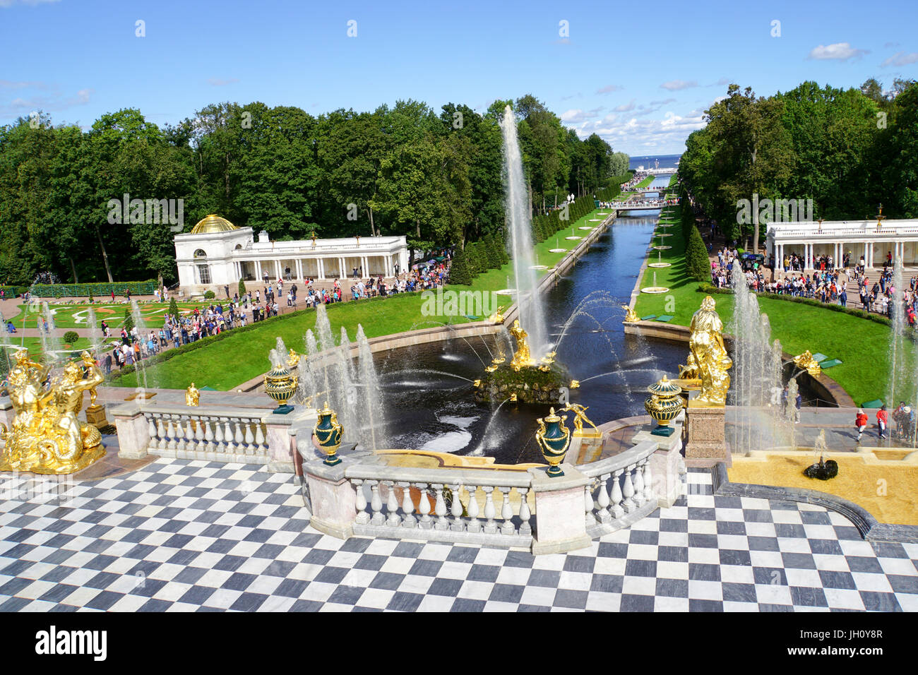 Gardens At Peterhof Palace Stockfotos und bilder Kaufen Alamy