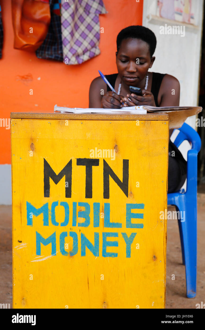 Mobile-Money-Stand. Uganda. Stockfoto