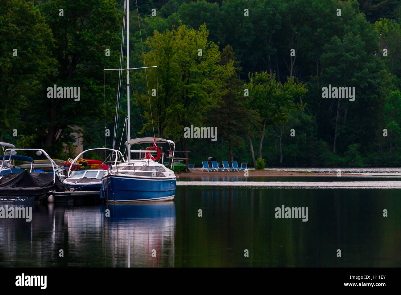 Sportboote angedockt Deerhurst Resort in Muskoka, Ontario, Kanada. Stockfoto