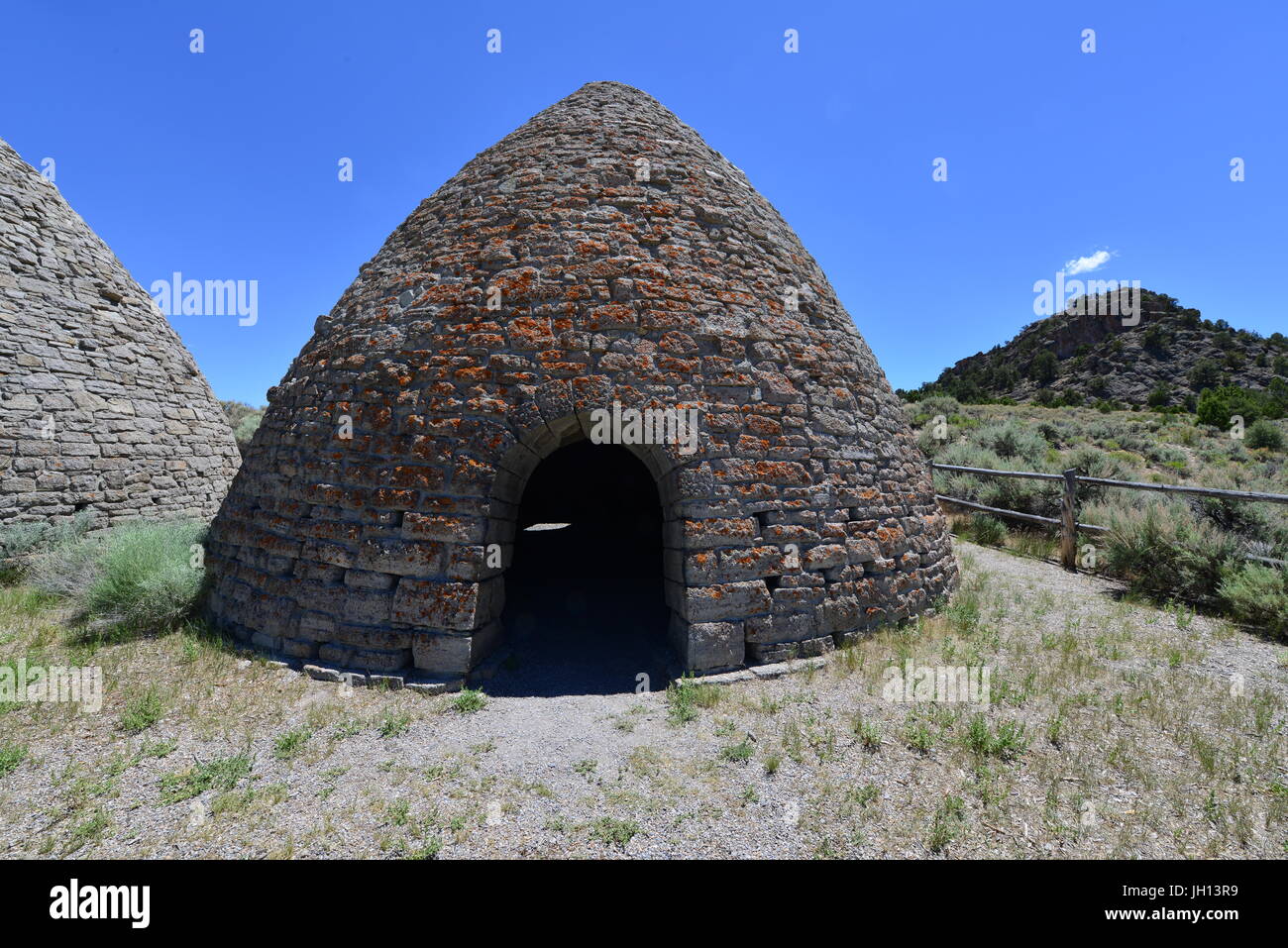 Kohleöfen zur Erstellung von Holzkohle für die Verhüttung des Erzes in Nevada im frühen 20. Jahrhundert verwendet. Stockfoto