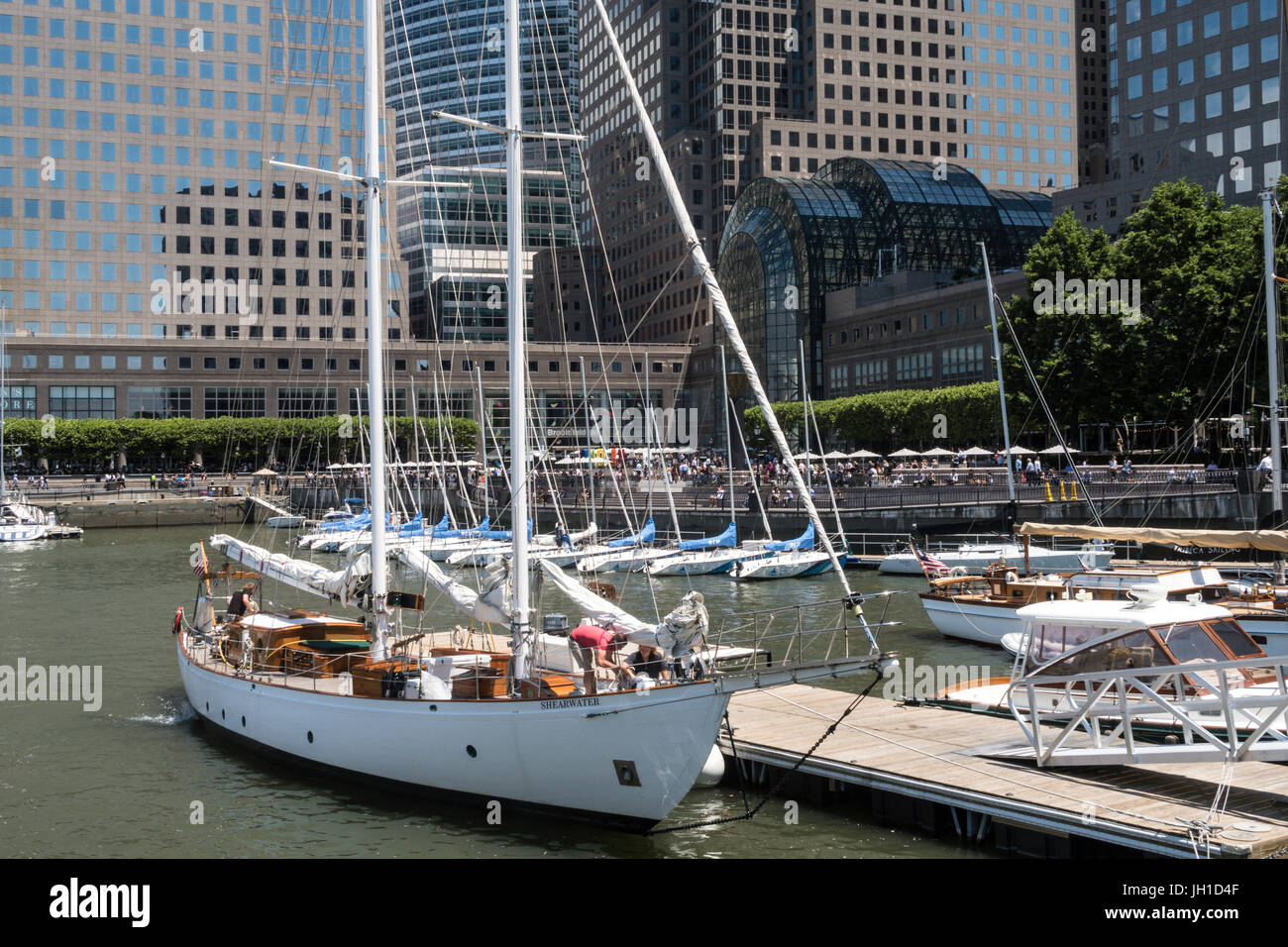 Brookfield Place North Cove Marina und dem Segelclub, Battery Park City, NYC, USA Stockfoto