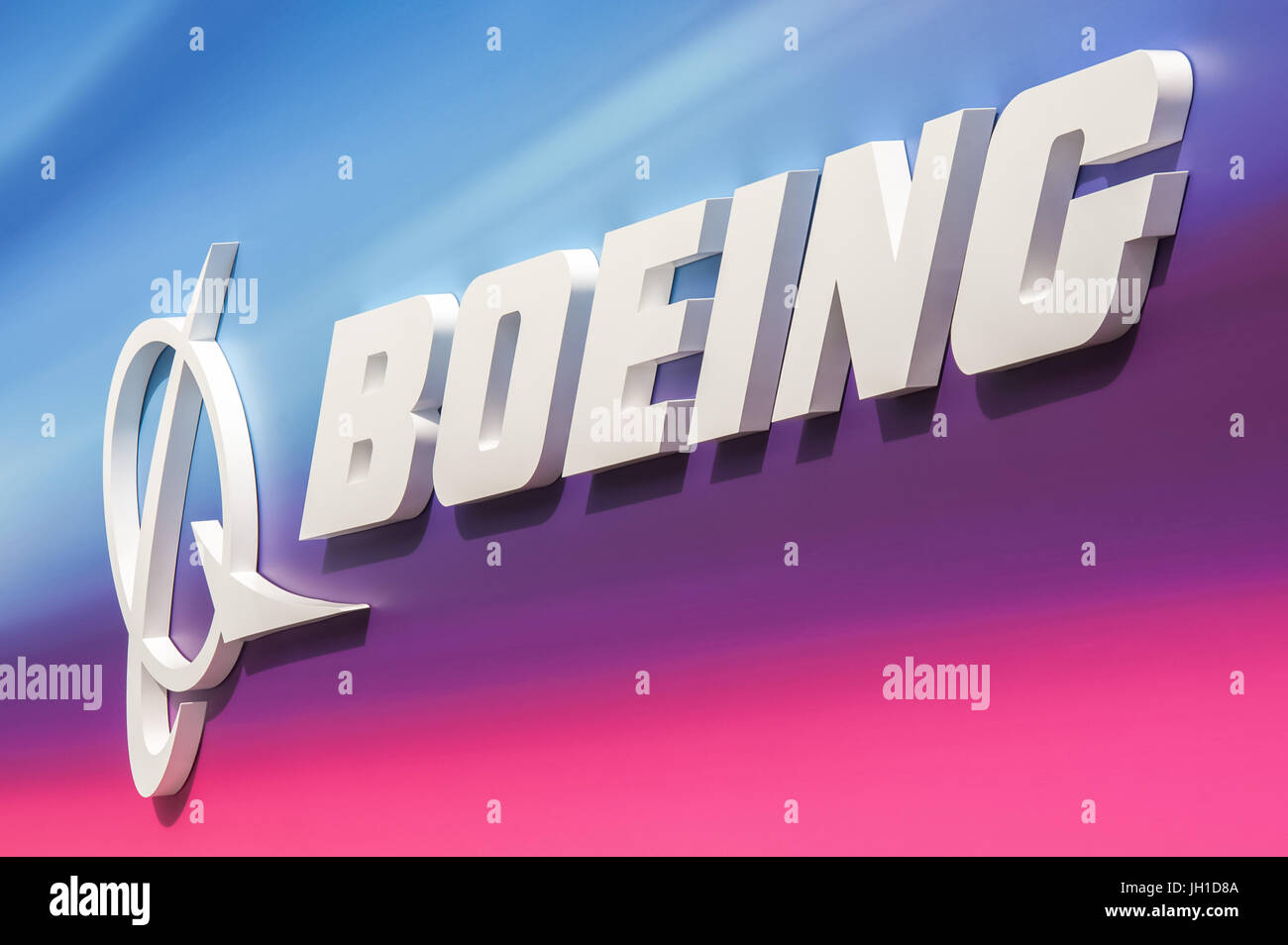 Boeing Ausstellung Plakat feiert 100 Jahre des Geschäfts in eine Luftfahrt-Messe in Farnborough, Großbritannien Stockfoto