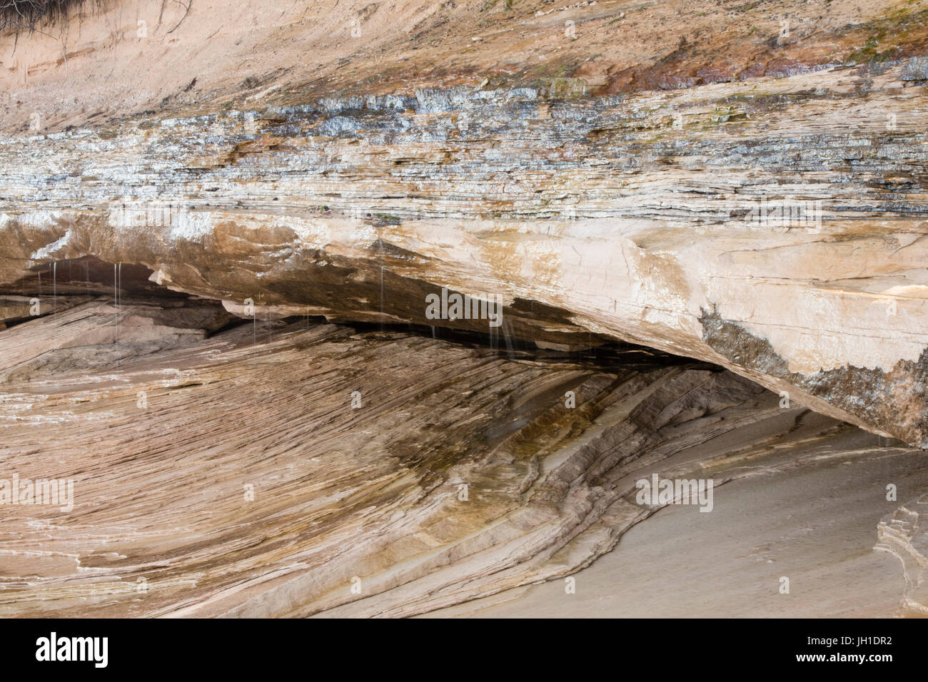 Wave Erosion am Pictured Rocks National Lakeshore in Munising, Michigan Stockfoto