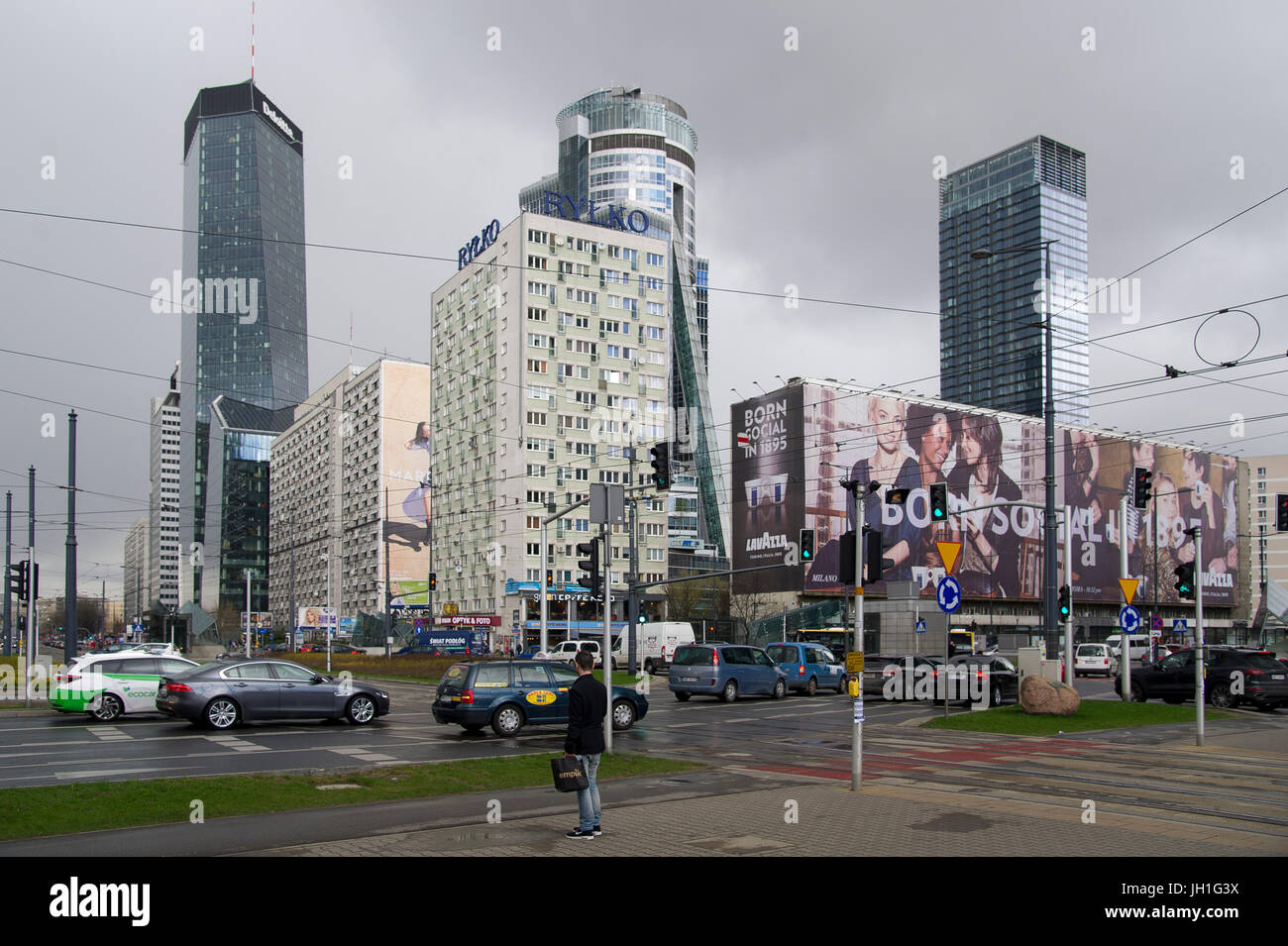 105 meter PZU Tower, 195 Meter Q22, 128 Meter Spektrum Büro Wolkenkratzern und 160 Meter Wohn-Hochhaus kosmopolitischen Twarda 2/4 auf Rondo ONZ Stockfoto