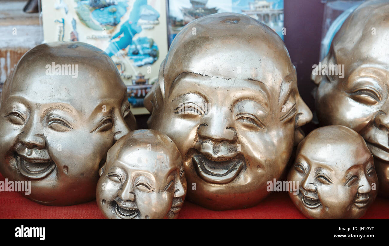 Chinesischer Buddha Kopf vier Gesichter Messing Statue Stockfoto