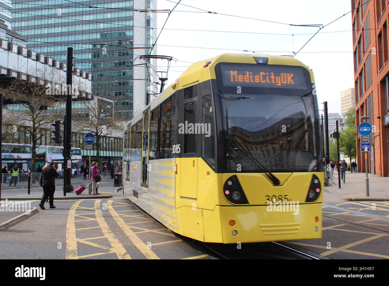 Manchester Metrolink Straßenbahn auf dem Weg zur Medienstadt UK Stockfoto