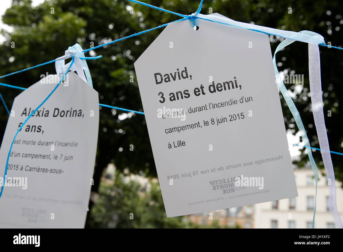 Collectif Les Morts De La Rue. Tags mit den Namen der verstorbenen Obdachlosen. Frankreich. Stockfoto