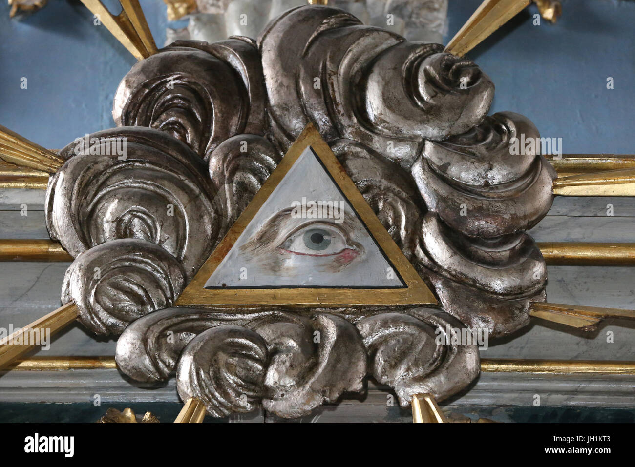 Das Auge der Vorsehung oder das allsehende Auge Gottes. Die Kirche Saint-Jean-Baptiste.  Frankreich. Stockfoto