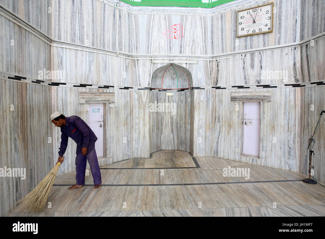 Ajmer Sharif Dargah, Rajasthan. Moschee-Kehrmaschine. Indien. Stockfoto