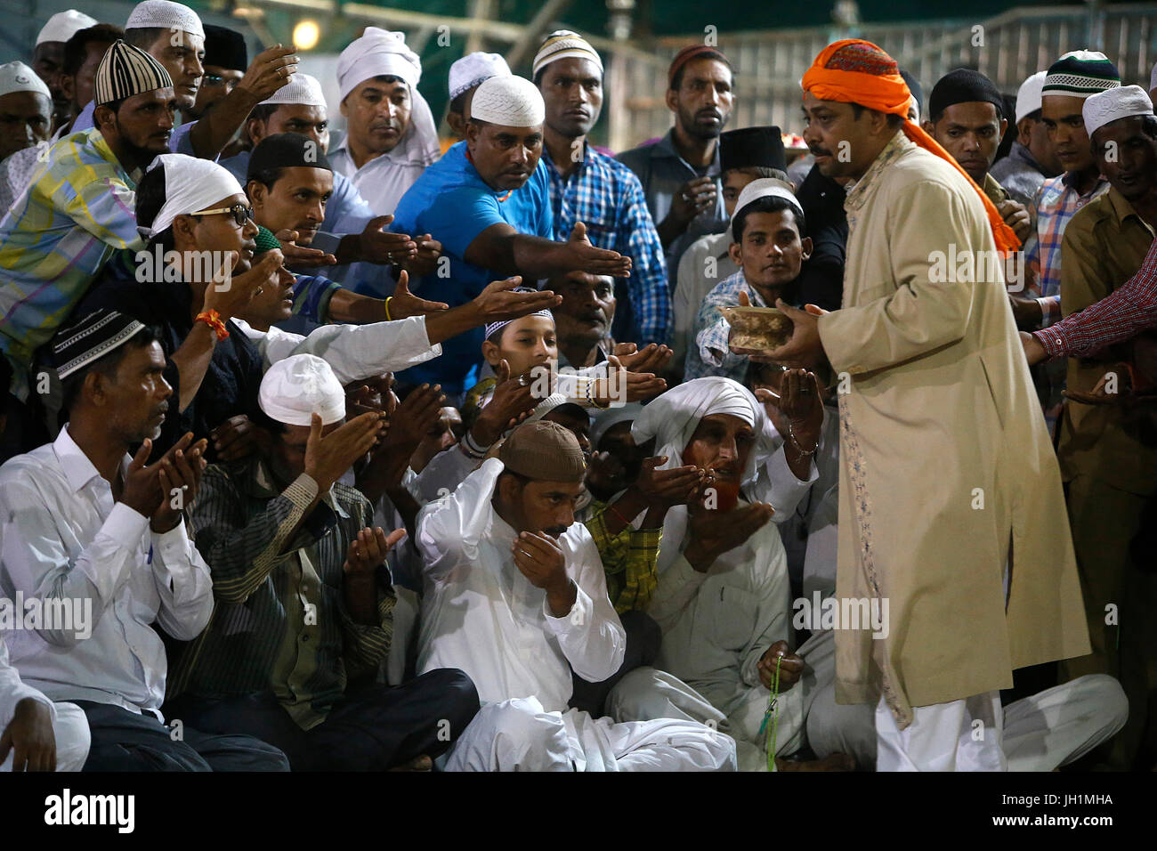 Ajmer Sharif Dargah, Rajasthan. Treuen Empfang gesegnet Süßigkeiten. Indien. Stockfoto