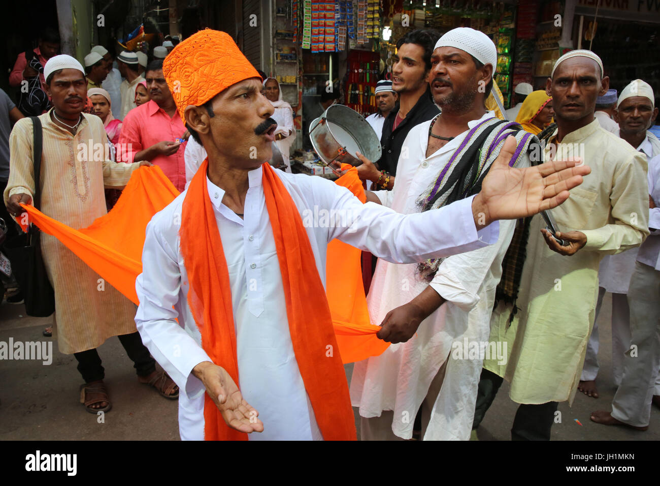 Sänger außerhalb Ajmer Sharif Dargah, Rajasthan.  Indien. Stockfoto
