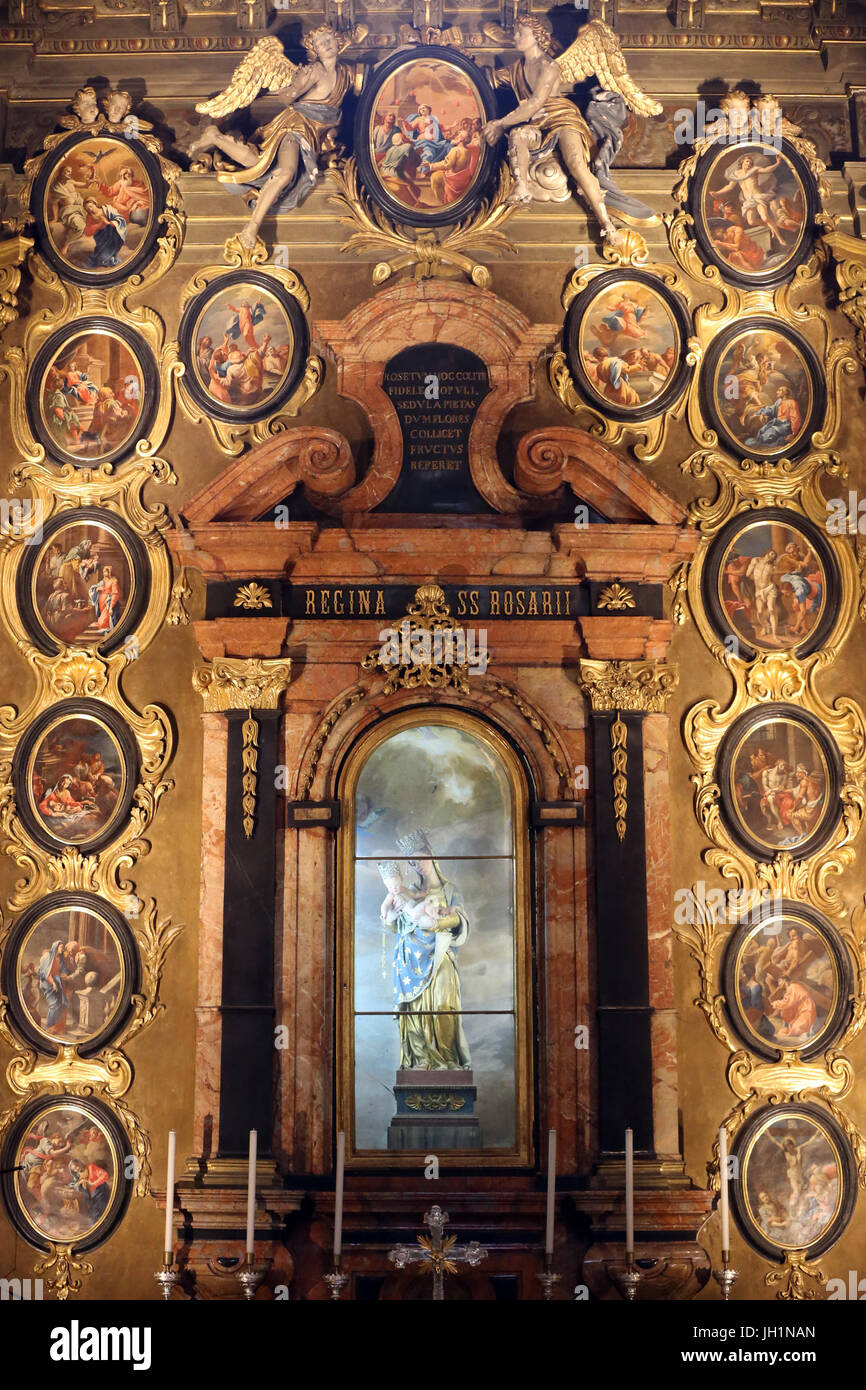 Kirche San Gaudenzio.  Die Kapelle der Jungfrau des Rosenkranzes. Italien. Stockfoto