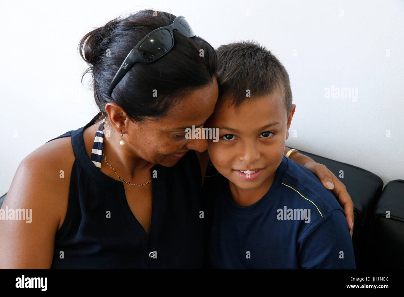 Mutter und Sohn. Italien. Stockfoto