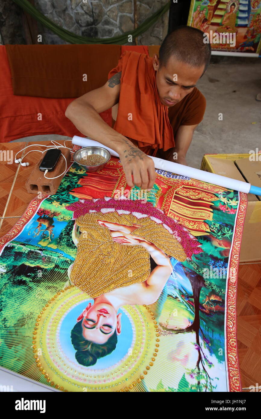 Mönch traditionnellen Kunstmachen in einem Khmer-Pagode. Kambodscha. Stockfoto