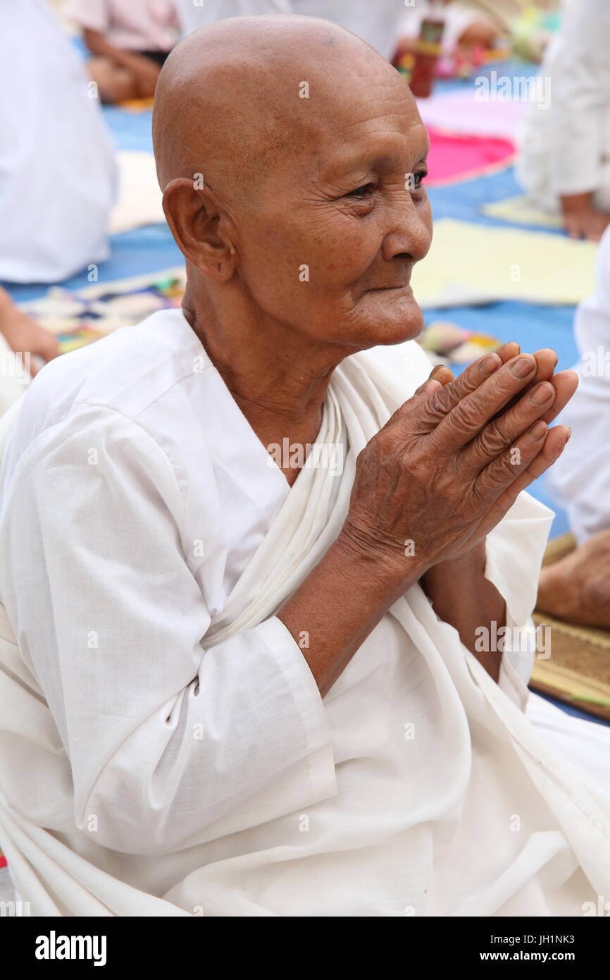 Khmer buddhistischen Nonnen beten. Kambodscha. Stockfoto