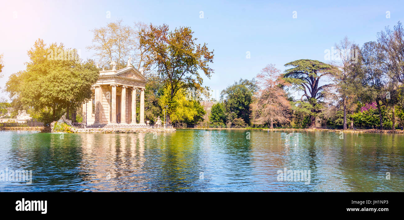 Tempel des Äskulap und der See in den Gärten der Villa Borghese, Rom Italien Stockfoto