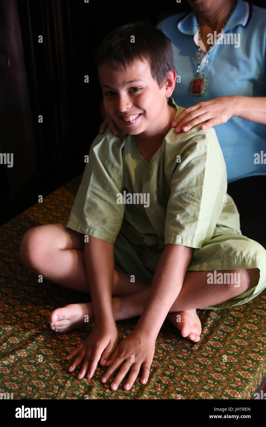 Thailändischer Junge Fotos Und Bildmaterial In Hoher Auflösung Alamy