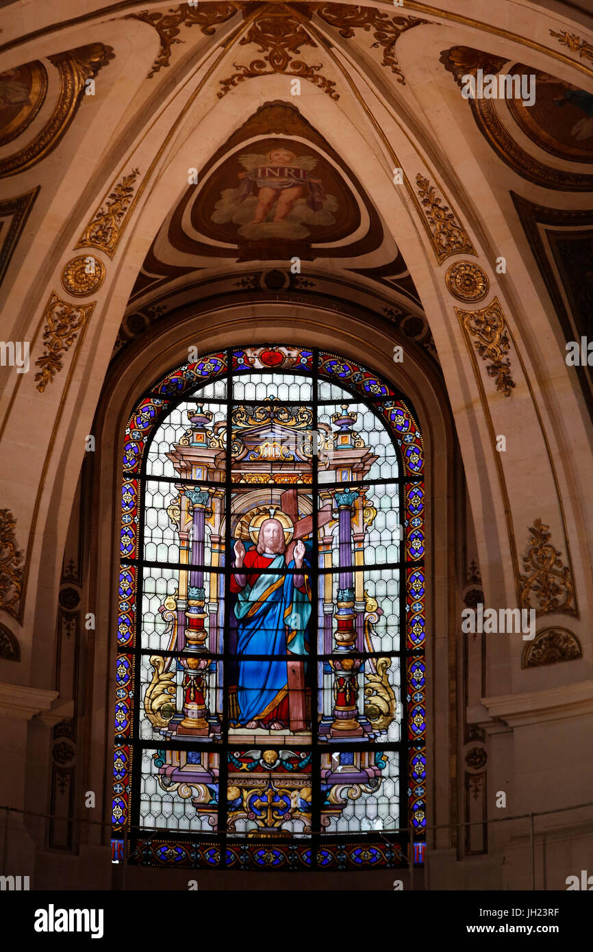 Glasfenster in der Kirche St. Roch, Paris. Frankreich. Stockfoto