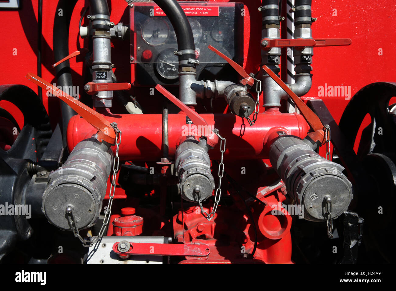 Feuerwehrauto.   Sprinkleranlage. Stockfoto