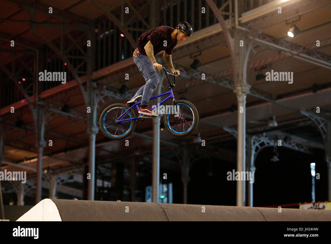 Fahrrad Jumper auf La Grande Halle De La Villette, Paris. Frankreich. Stockfoto