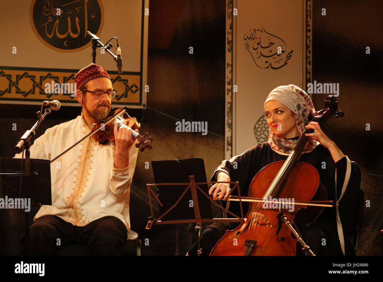 Al-Firdaus Sufi Band erklingt in der new Morning, Paris. Frankreich. Stockfoto