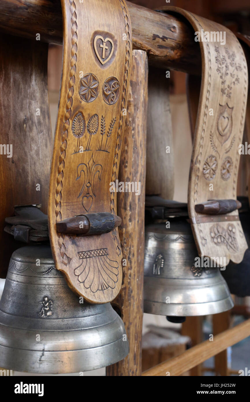 Alte Winterruhe-Handwerksfest.  Traditionelle Glocke Kuh aus Savoyen.  Frankreich. Stockfoto
